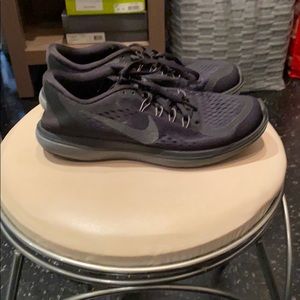 Women’s black nikes